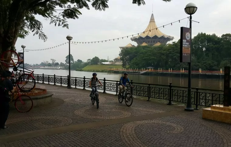 Sunset Kampong Bike Tour in Kuching